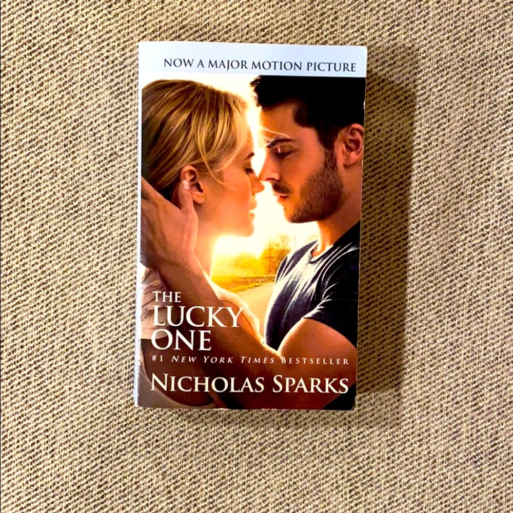 The Lucky One by Nicholas Sparks paperback book